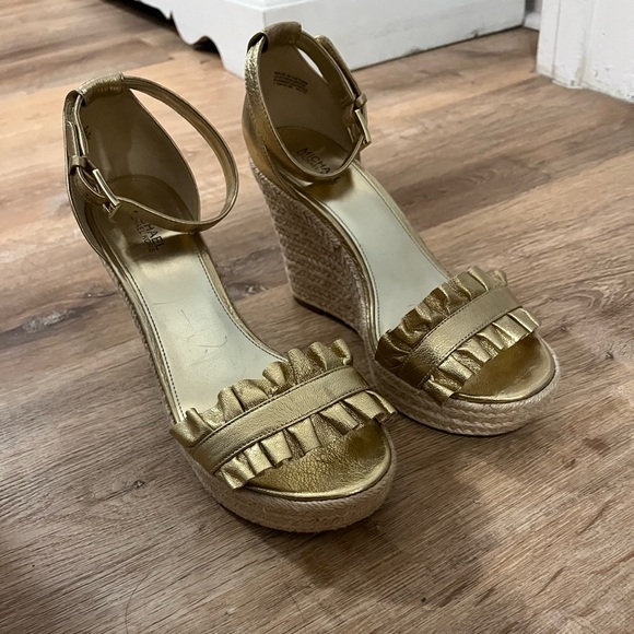 Michael Kors size 8 Gold heels - Picture 1 of 3
